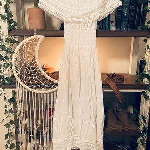 Maxi off-shoulder dress white tassel